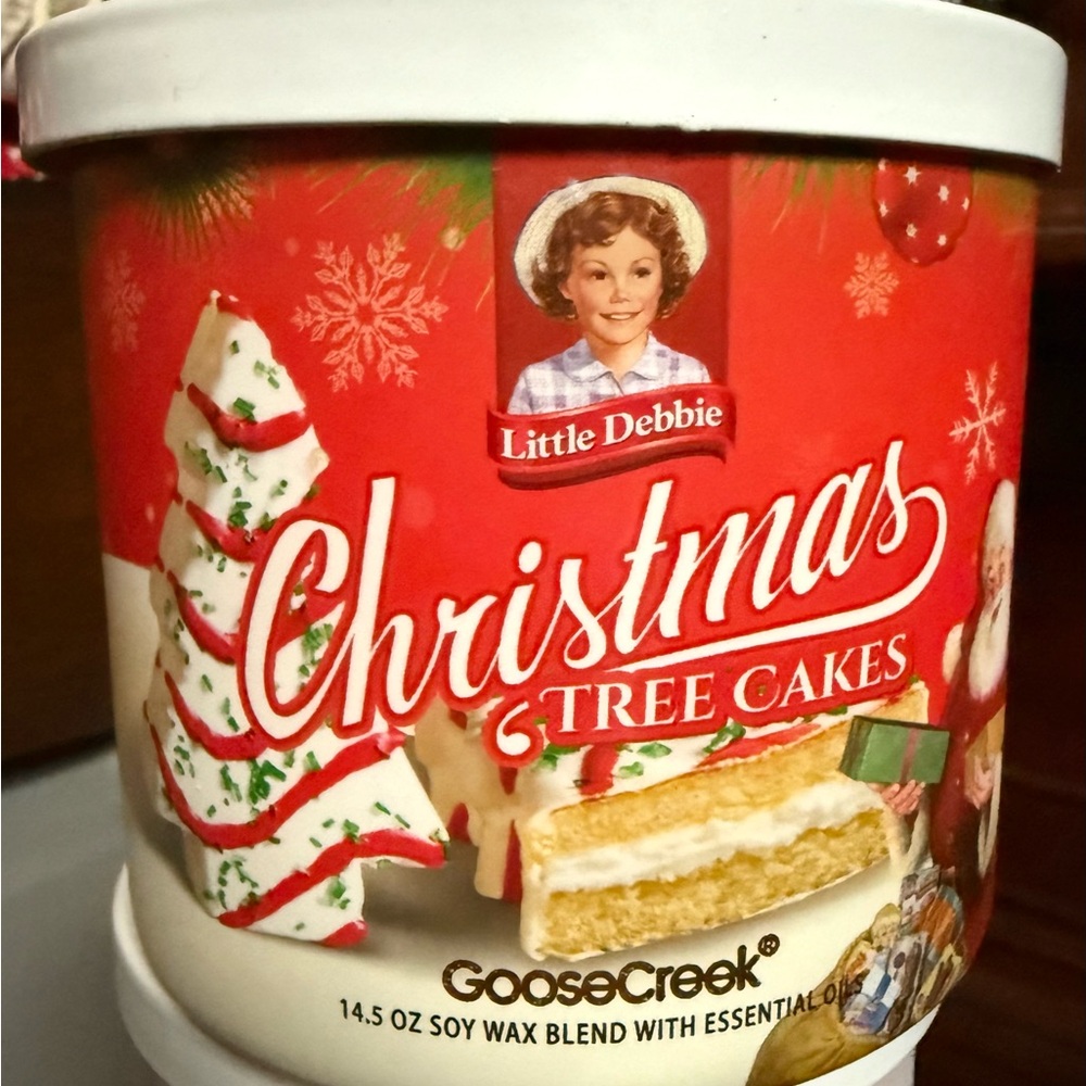 Goose Creek Christmas Tree Cakes Candle - Red